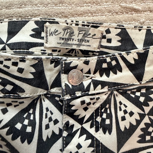 We The Free Geometric Black and White Flare Pants - Picture 7 of 10